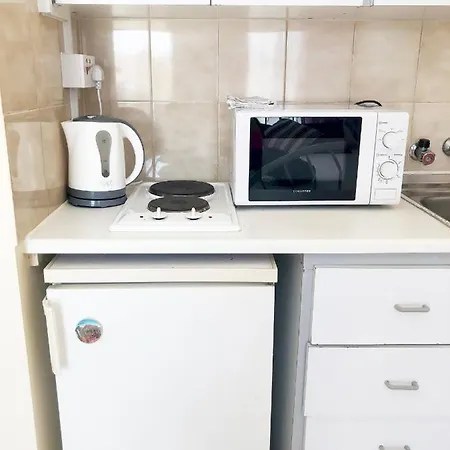 601-605 Center 17 People Apartman *