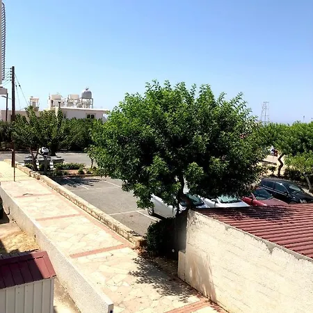 601-605 Center 17 People Apartman