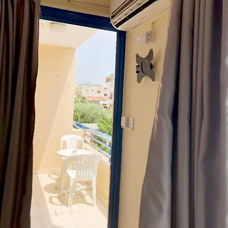 601-605 Center 17 People Apartman Ajía Nápa