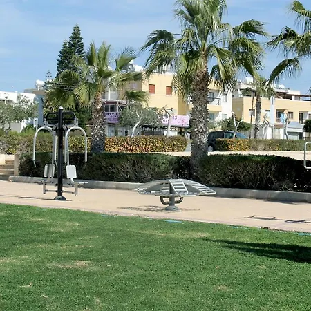 601-605 Center 17 People * Ayia Napa